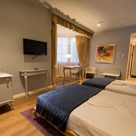 Classic Hotel Tirana Bagian luar foto