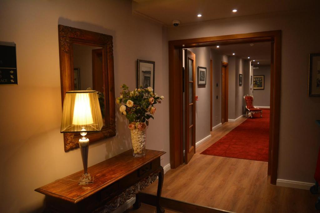 Classic Hotel Tirana Bagian luar foto