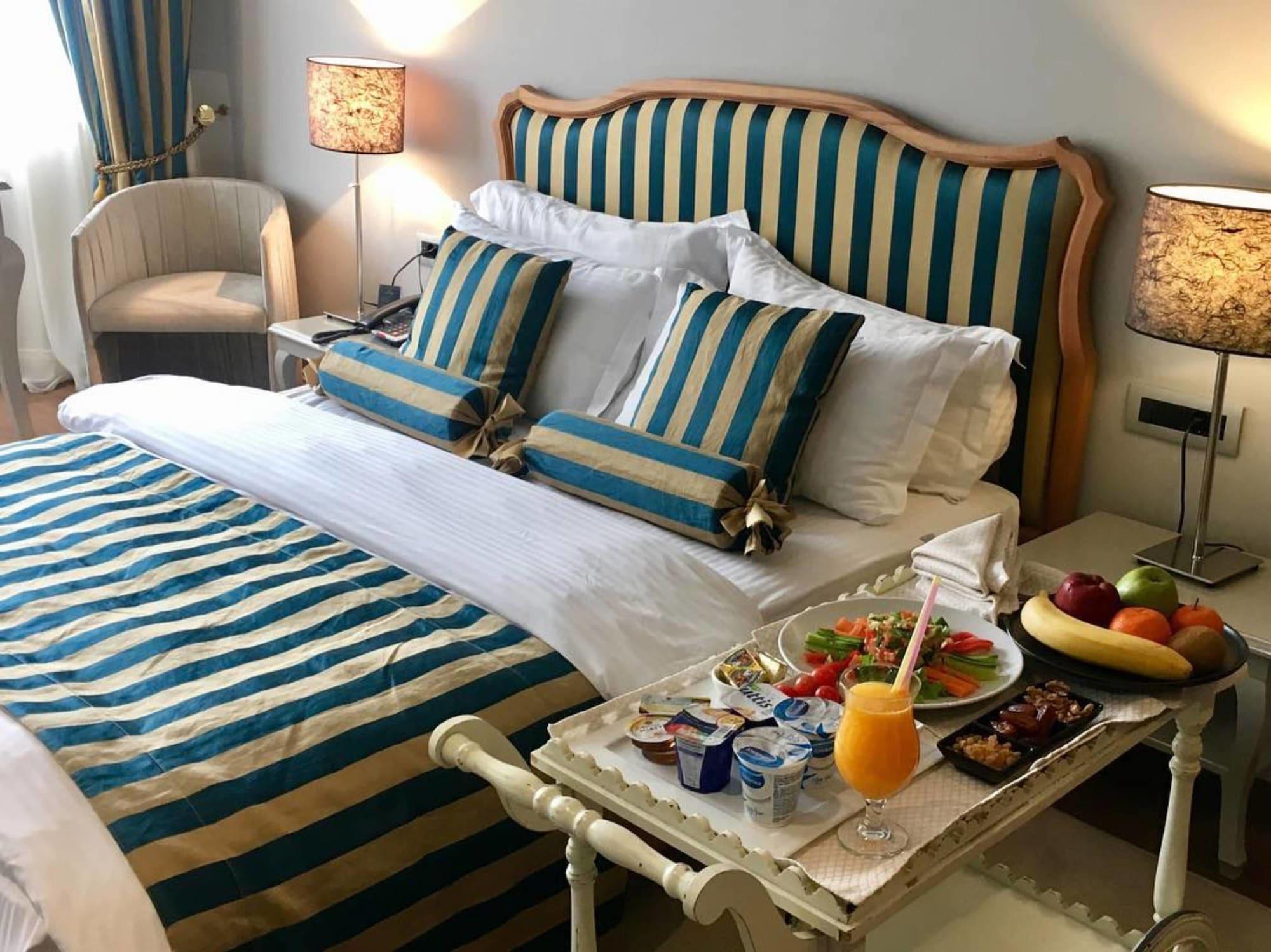 Classic Hotel Tirana Bagian luar foto