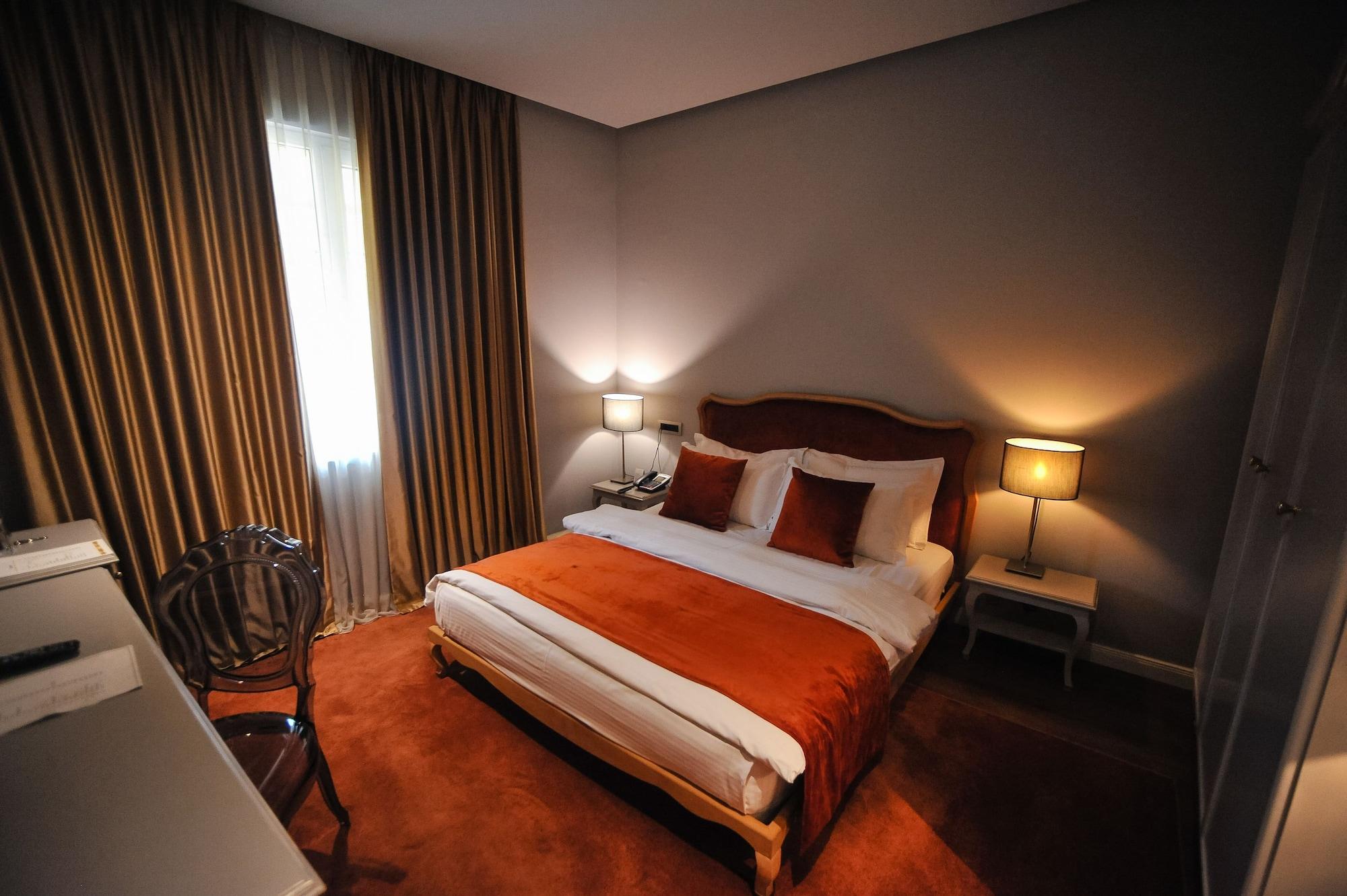 Classic Hotel Tirana Bagian luar foto