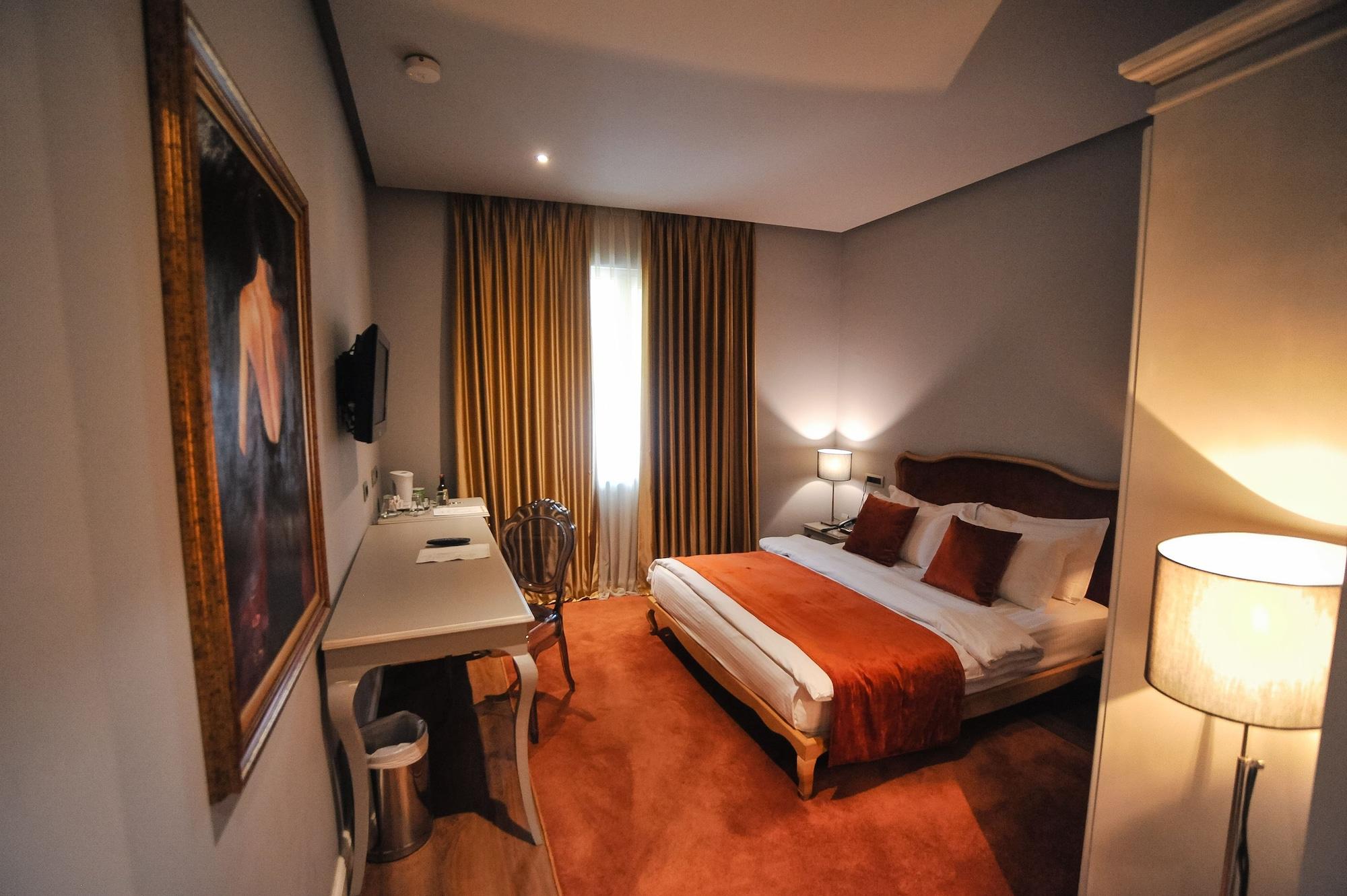 Classic Hotel Tirana Bagian luar foto