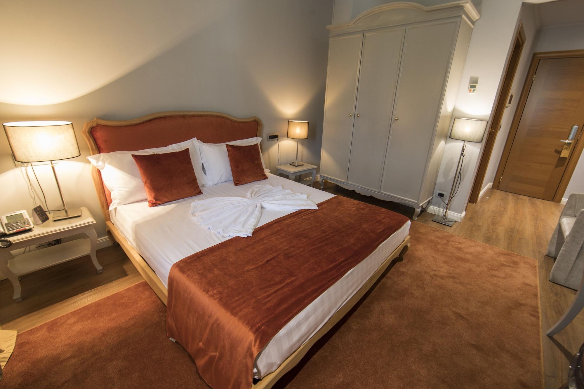 Classic Hotel Tirana Bagian luar foto