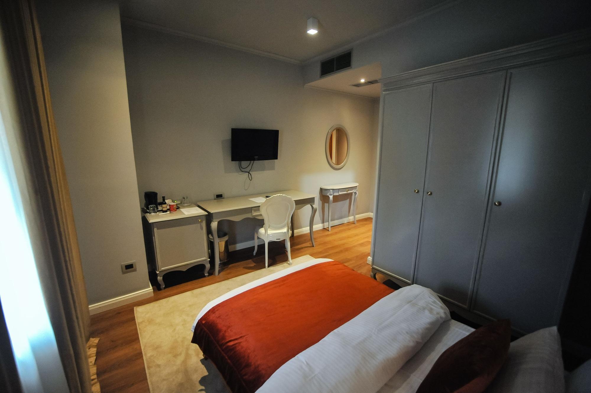 Classic Hotel Tirana Bagian luar foto