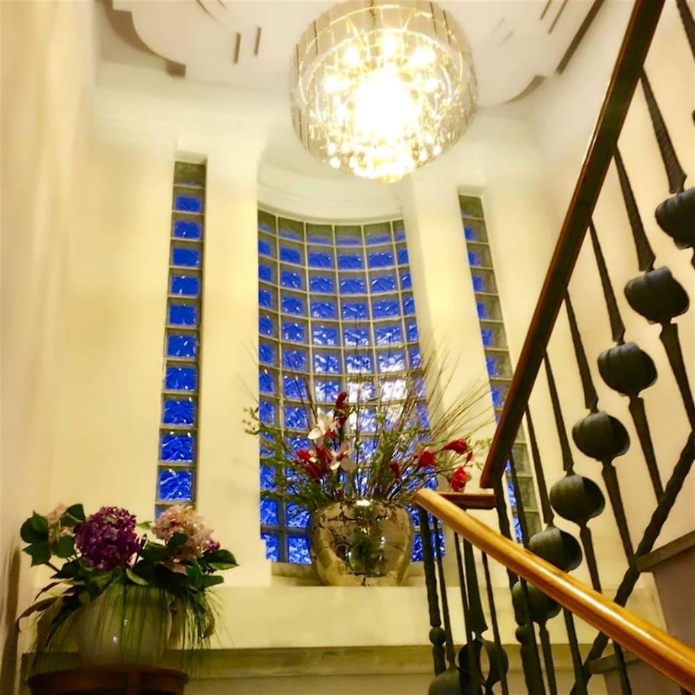 Classic Hotel Tirana Bagian luar foto