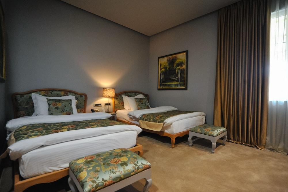 Classic Hotel Tirana Bagian luar foto