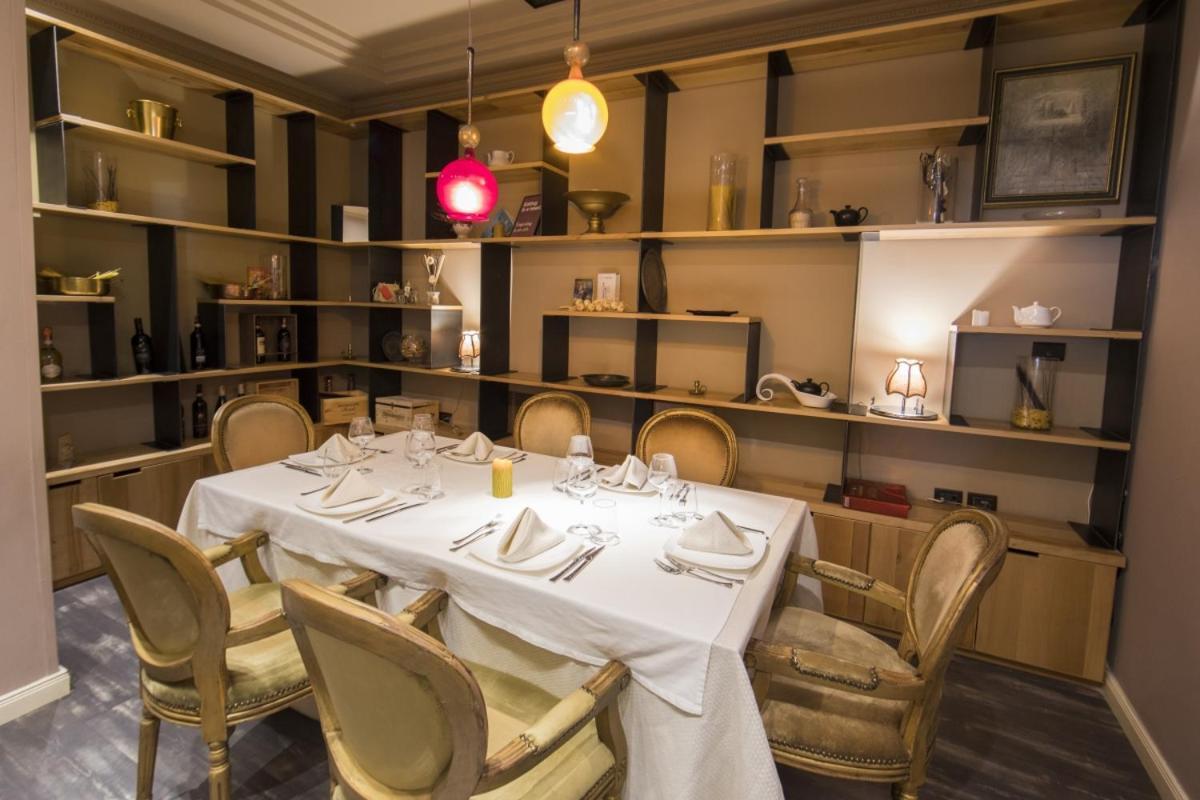 Classic Hotel Tirana Bagian luar foto