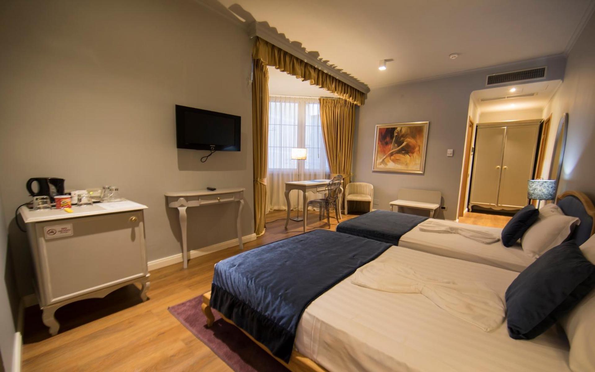 Classic Hotel Tirana Bagian luar foto