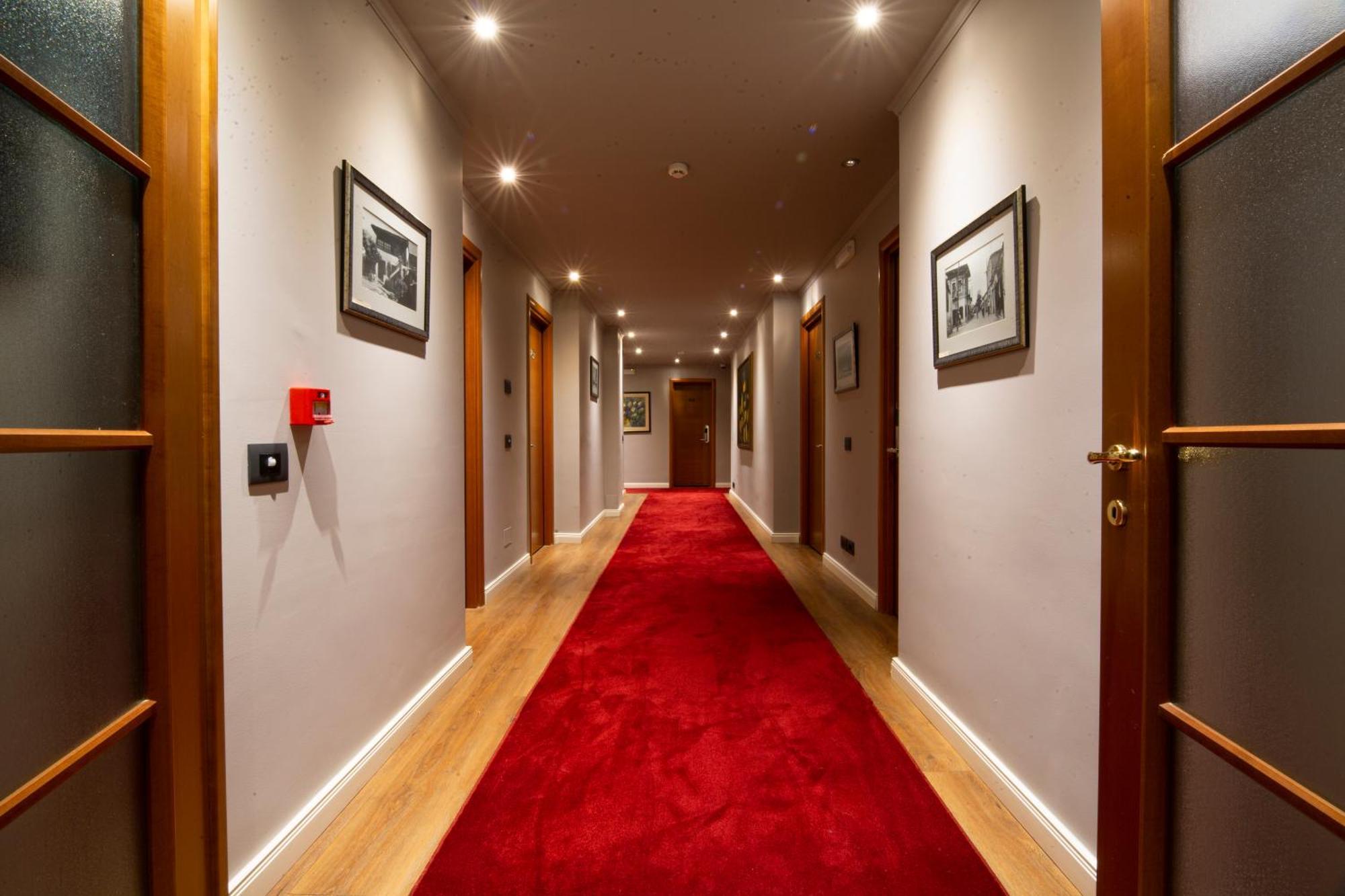 Classic Hotel Tirana Bagian luar foto