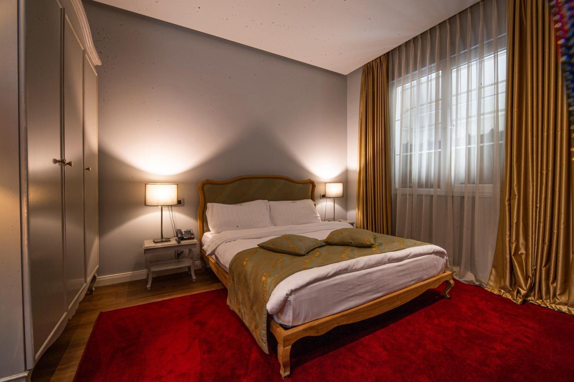 Classic Hotel Tirana Bagian luar foto