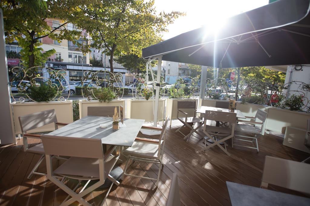 Classic Hotel Tirana Bagian luar foto
