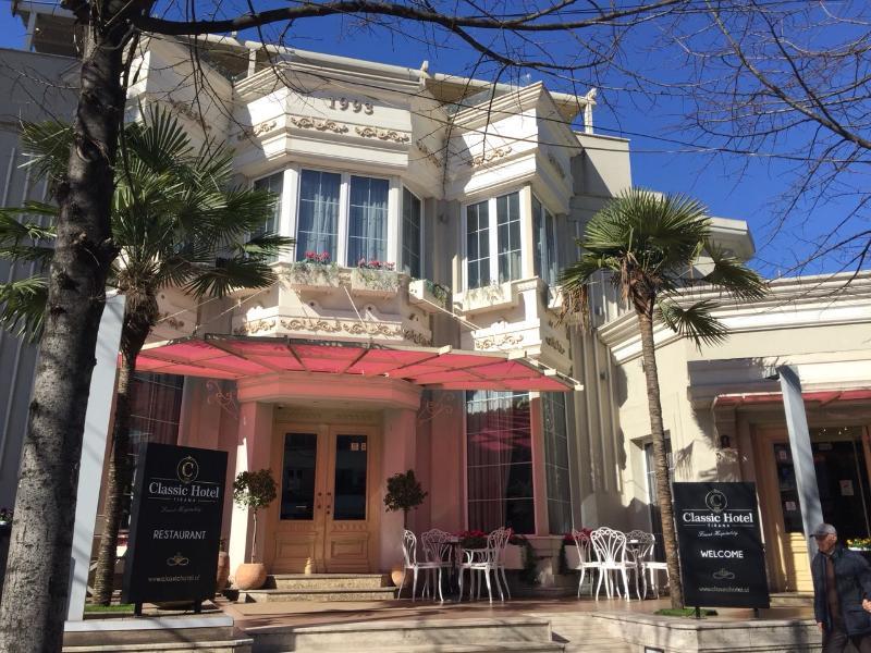 Classic Hotel Tirana Bagian luar foto