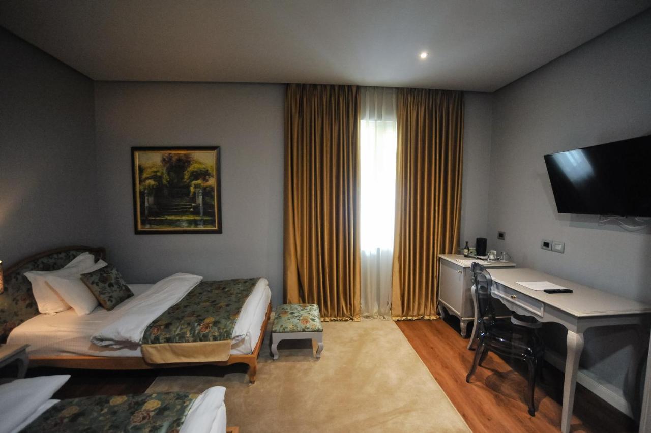 Classic Hotel Tirana Bagian luar foto