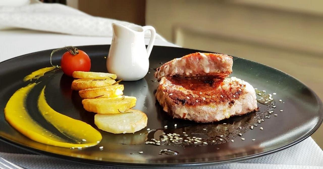 Classic Hotel Tirana Bagian luar foto