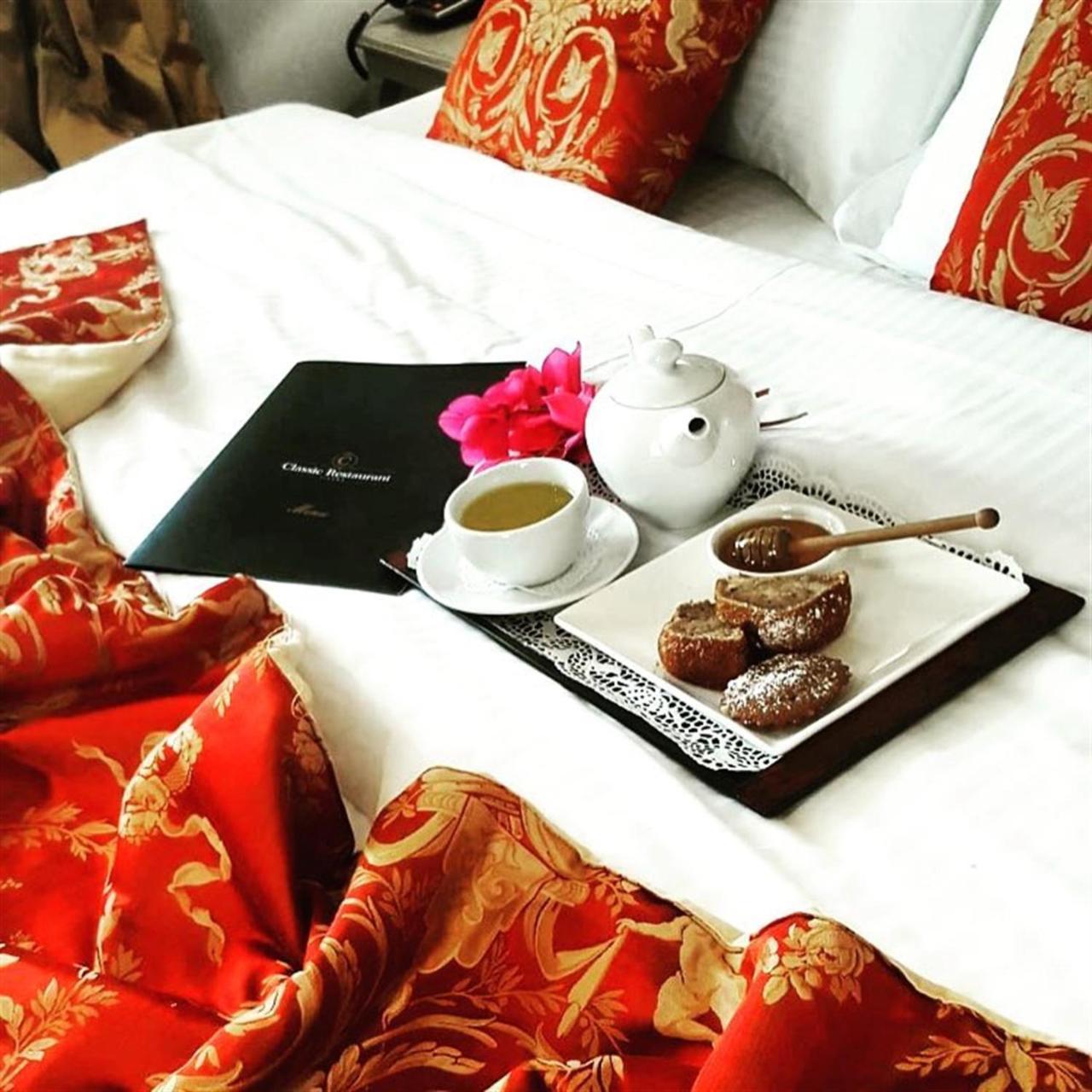 Classic Hotel Tirana Bagian luar foto