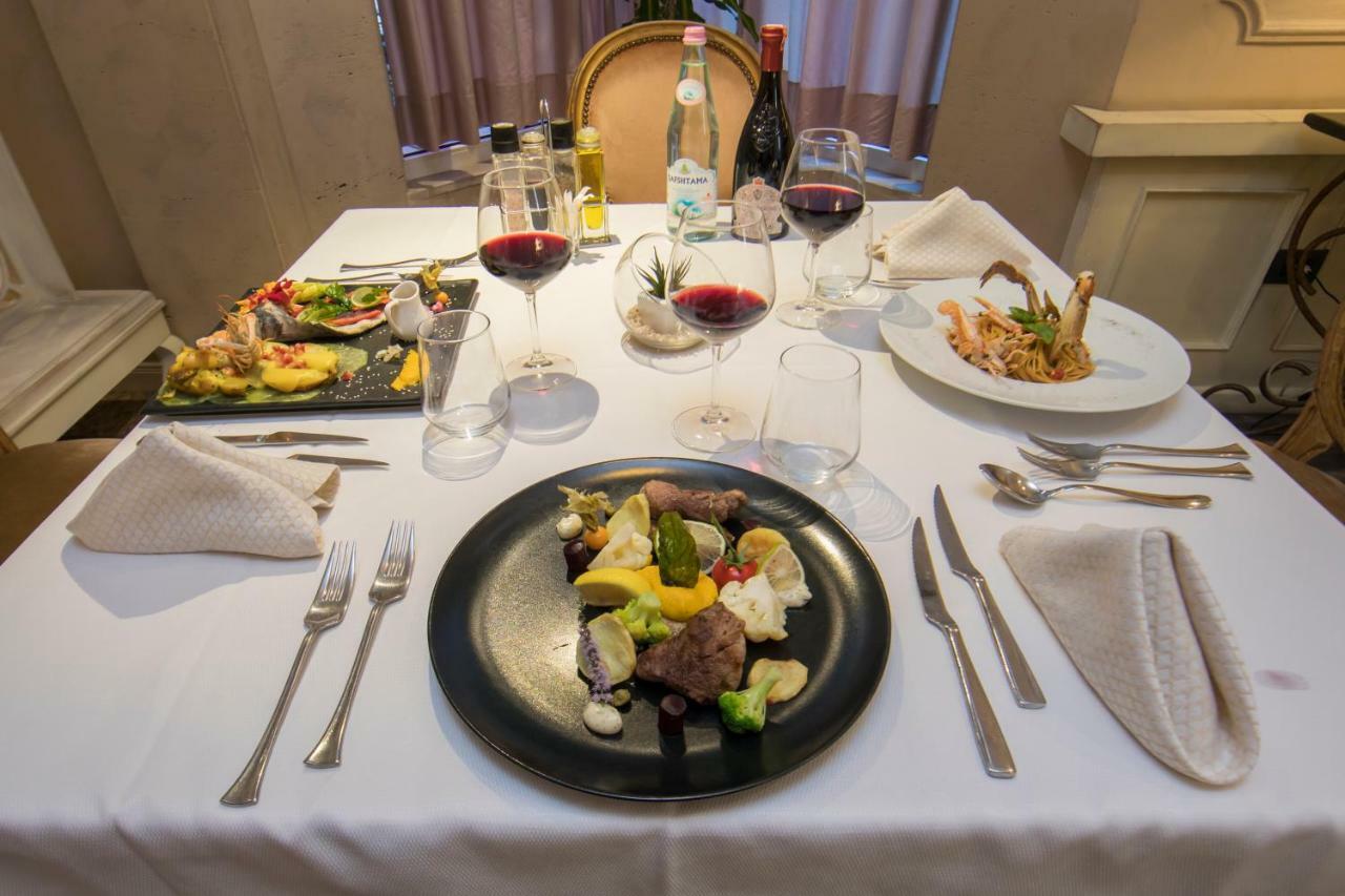 Classic Hotel Tirana Bagian luar foto