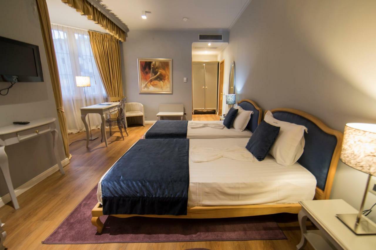 Classic Hotel Tirana Bagian luar foto